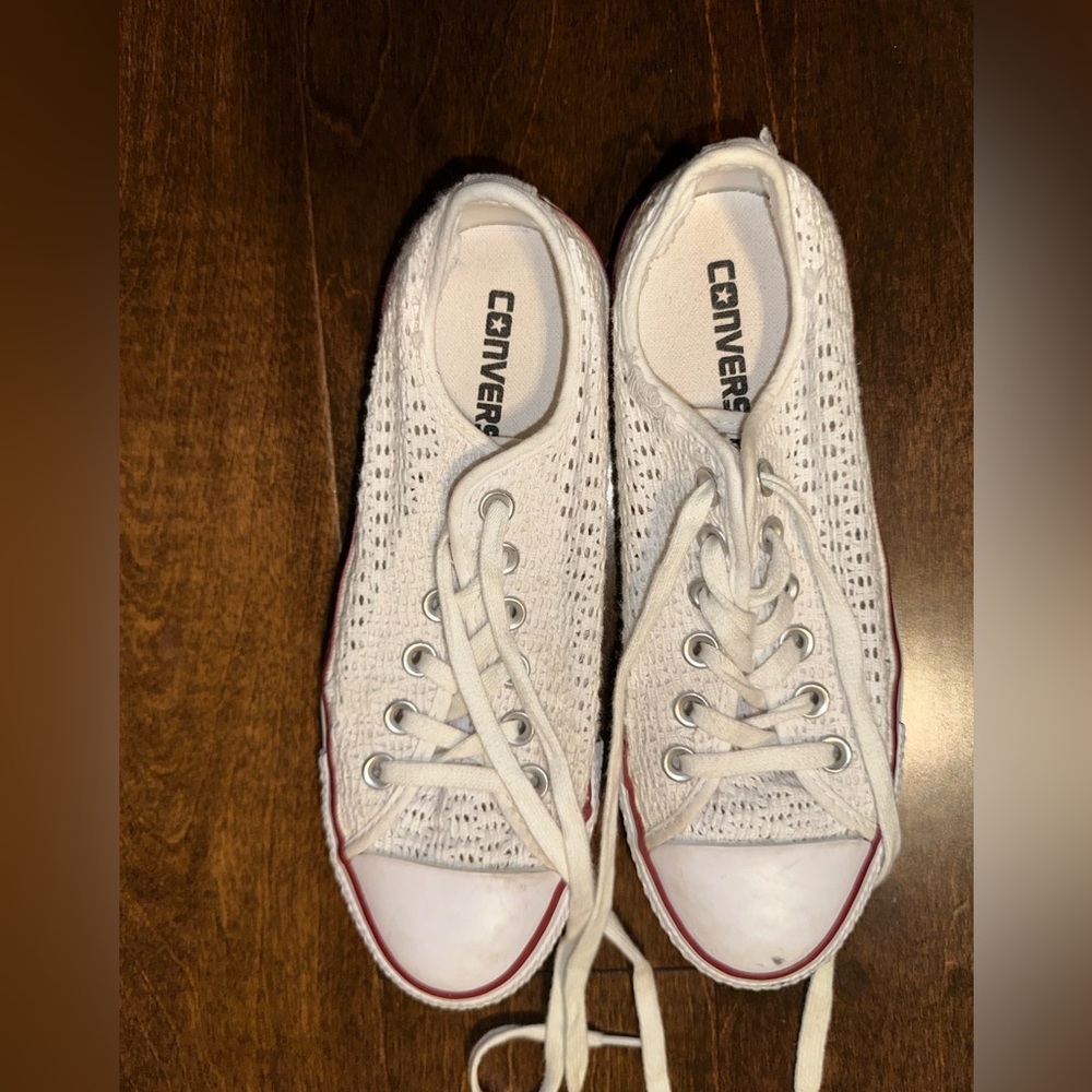 White Converse size 7